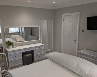 Castleshaw Holiday Home - Portstewart - Bedroom