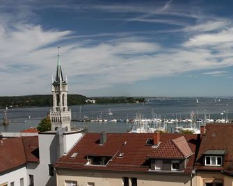 هوتل فيفا سكاي - Konstanz