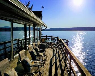 Epic Views! Waterfront Near Alderbrook. Union City Beach House At Hood Canal - Union - Balcony