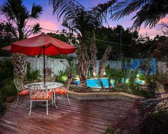 Sunset Bungalow with Hot Tub & Pool near Bishop Arts District. - דאלאס - מסעדה