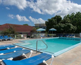Garden Beach Studios at Montego Bay Club - Montego Bay - Pool