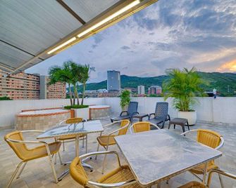 Hotel Ms Chipichape - Santiago de Cali - Patio
