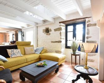 Charming holiday home near Pointe du Raz - Cléden-Cap-Sizun - Sala de estar