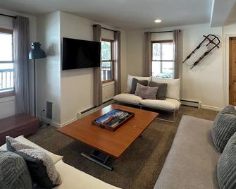 Rocky Mountain Lakefront Home close to Denver - Georgetown - Living room