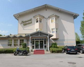 Strandhotel Faak - Faak am See - Gebouw