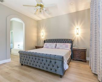 Charming 3Q Home w/Gourmet Backyard in Elk Grove - Elk Grove - Bedroom