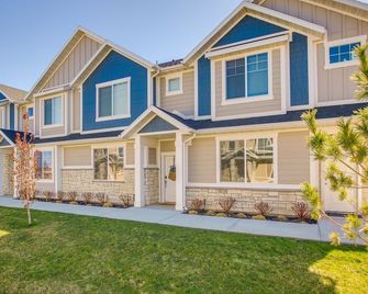2 Mi to Zootah Providence Townhome with Fireplaces - Logan - Building