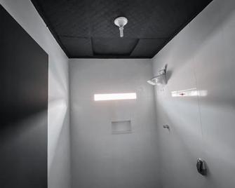 Light Motel - Guarulhos - Bathroom
