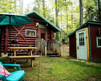 Read The Description! Cozy Log Cabin - Rustic Getaway Near Bethel Center - Bethel - Binnenhof