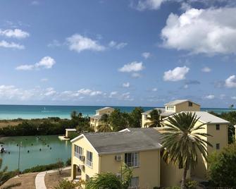 Paradise beach front condo with stunning views. (Flexible cancellations) - Cedar Grove - Building