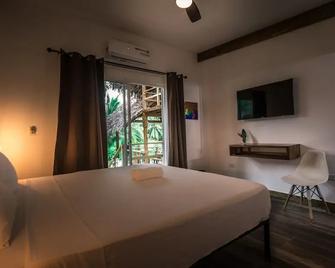 Somewhere - Bocas del Toro - Bedroom