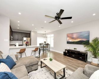 Cozy Paradise - Sugar Land - Living room