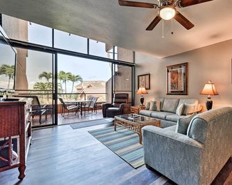 Resort Townhome w/ Pool - Walk to Pohaku Beach - Lahaina - Salon