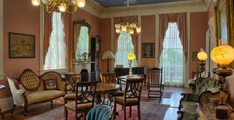 Corners Mansion Inn - A Bed & Breakfast - Vicksburg - Phòng khách
