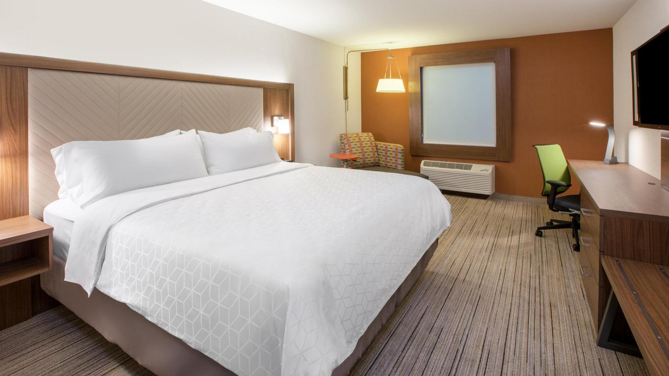 Holiday Inn Express & Suites Cincinnati Riverfront