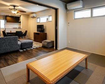 Tsukasa Condo Chatan Alaha - Chatan - Living room