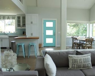 Playing Hooky ~ Dog-friendly retreat, perfect location, short walk to beach - Manzanita - Sala de estar