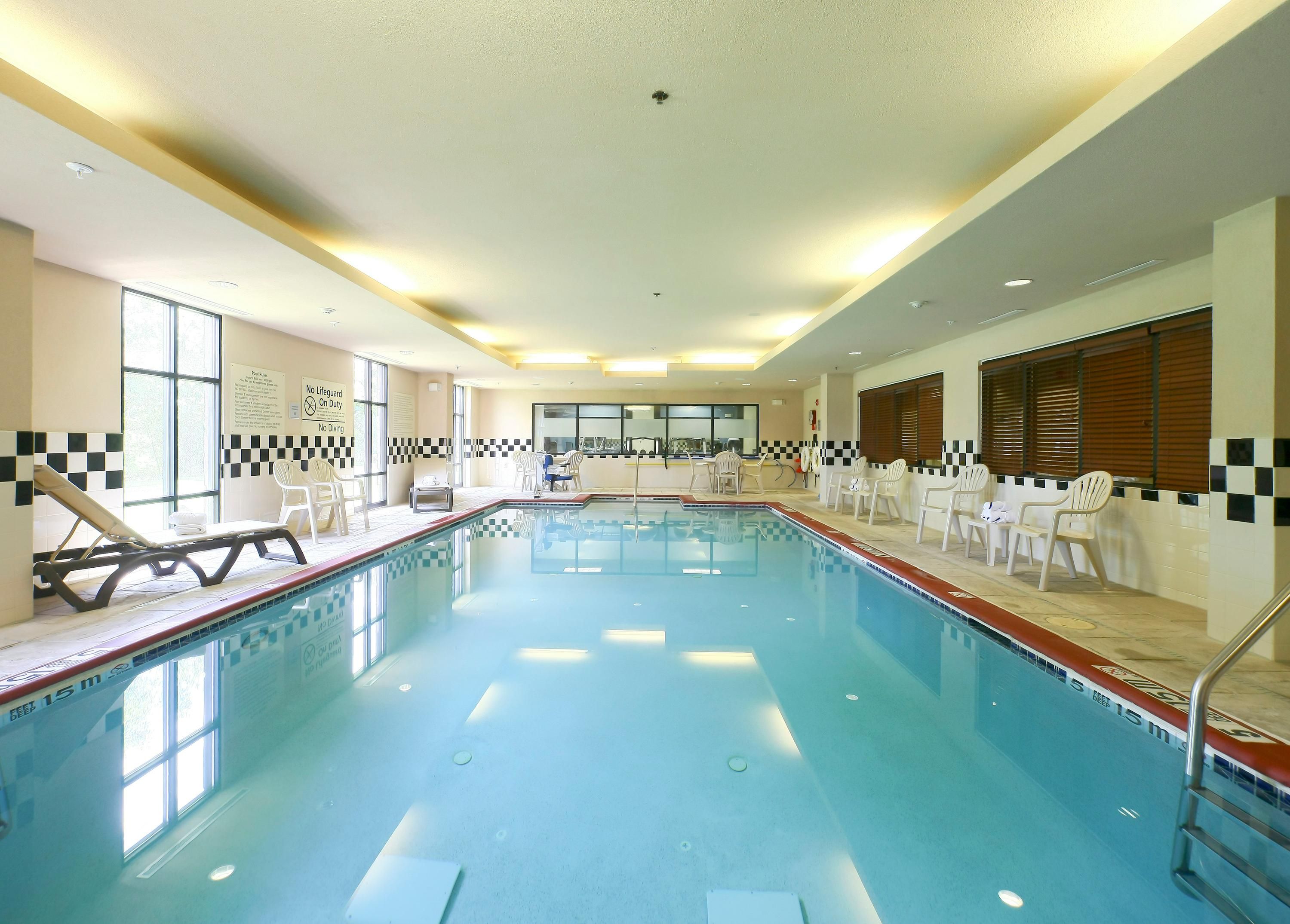 Hampton Inn North Brunswick/New Brunswick - North Brunswick - Pool