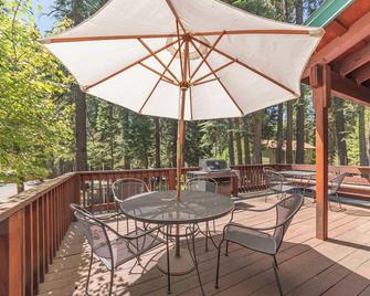 Big Trees Retreat w/ Game Room & Free Pool Access! - Dorrington - Balcón