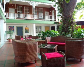 Cara Lodge Hotel - Georgetown - Patio