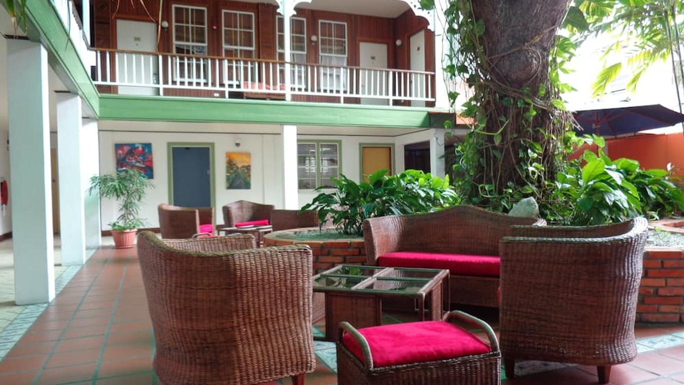 Cara Lodge Hotel