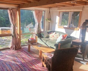 Alpacas Off Grid - Eco Cabin - Takaka - Sala de estar