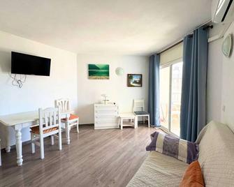 Apartsalou Bilbao - Салоу - Вітальня