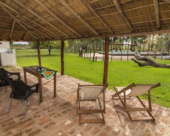 Mombiri - Esquina - Patio