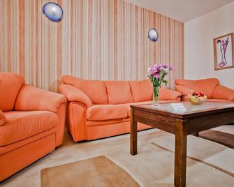 Selena Hotel - سوزوبول - غرفة معيشة