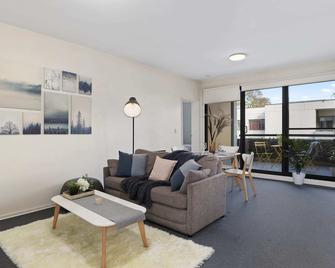 A Comfy & Cozy 2br Apt Near Flemington Races - Melbourne - Living room