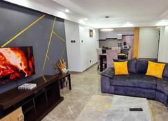 Executive 2Bd Apartment Kilimani - Nairobi - Living room