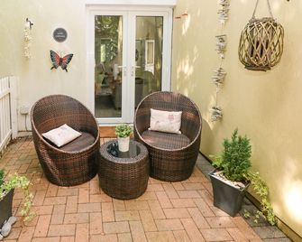 Love Cottage - Tenby - Patio