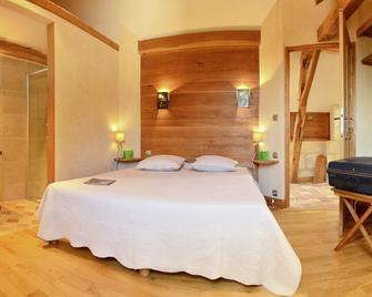 peaceful farmhouse surrounded by fields and woods, renovated comfort - Couture-sur-Loir - Habitación
