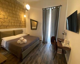 Holiday Guesthouse - Salerno - Camera da letto