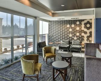 Holiday Inn Express & Suites Nashville Metrocenter Downtown - Nashville - Lounge