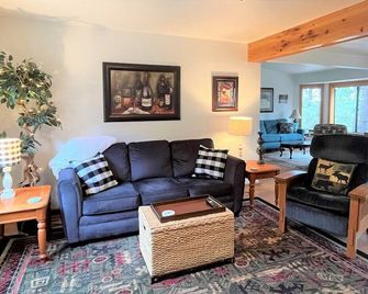Mountain Cabin Retreat in the Pines - Prescott - Sala de estar