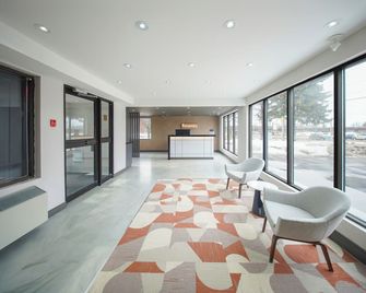 Ramada by Wyndham Kingston - Kingston - Lobby