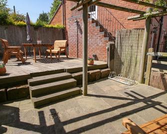 The Coach House At The Gables - Burlton - Patio