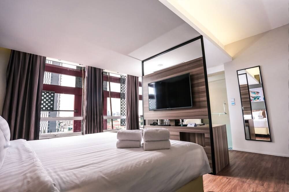 Bedroom view of Days Hotel & Suites by Wyndham Fraser Business Park KL