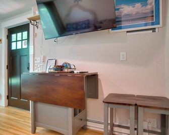 Walk to Beach and Lighthouse Oak Bluffs Studio! - Oak Bluffs