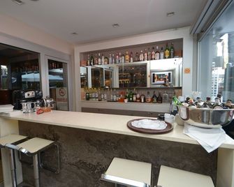 Karaca Hotel - Izmir - Bar
