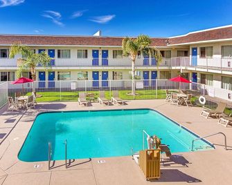 Motel 6 Phoenix North Bell Road - Phoenix - Kolam