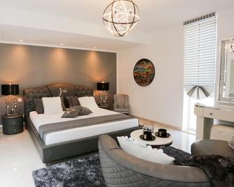 J'Me Boutique Hotel - Adults only - San Ġwann - Bedroom