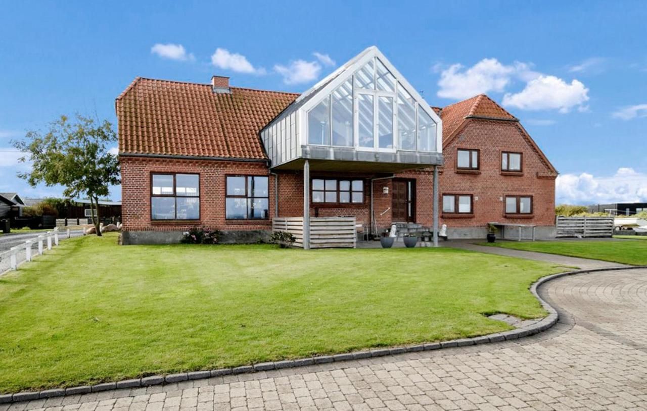 4 Bedroom Beach Front Home In Vinderup – Vinderup