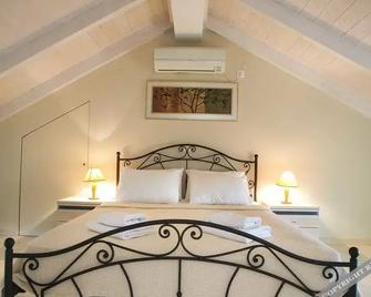 Irena Studios & Apartments - Svoronata - Schlafzimmer