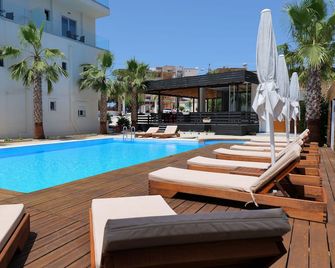 Kuburi Hotel - Ksamil - Pool