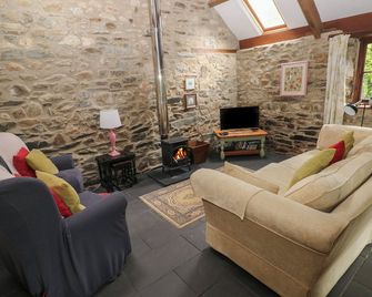 The Old Stable - Fishguard - Living room