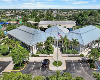 Beachfront penthouse with spectacular views and pool - Marco Island