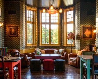 Albero Bedrooms - Bedford - Lounge