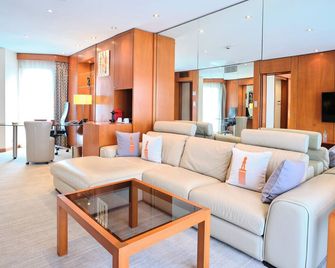 Hotel Tiama Abidjan - Abidjan - Living room